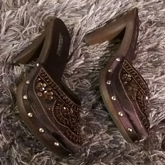 Shoe - Picture 2 of 5